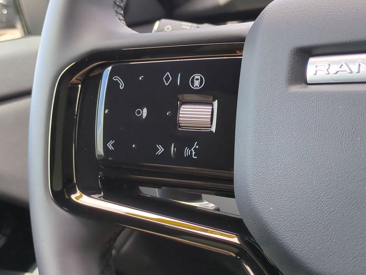 Thumbnail: 2025 Land Rover Range Rover Evoque - 25