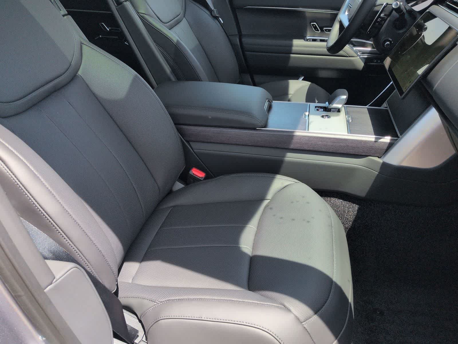 Thumbnail: 2026 Land Rover Range Rover - 22