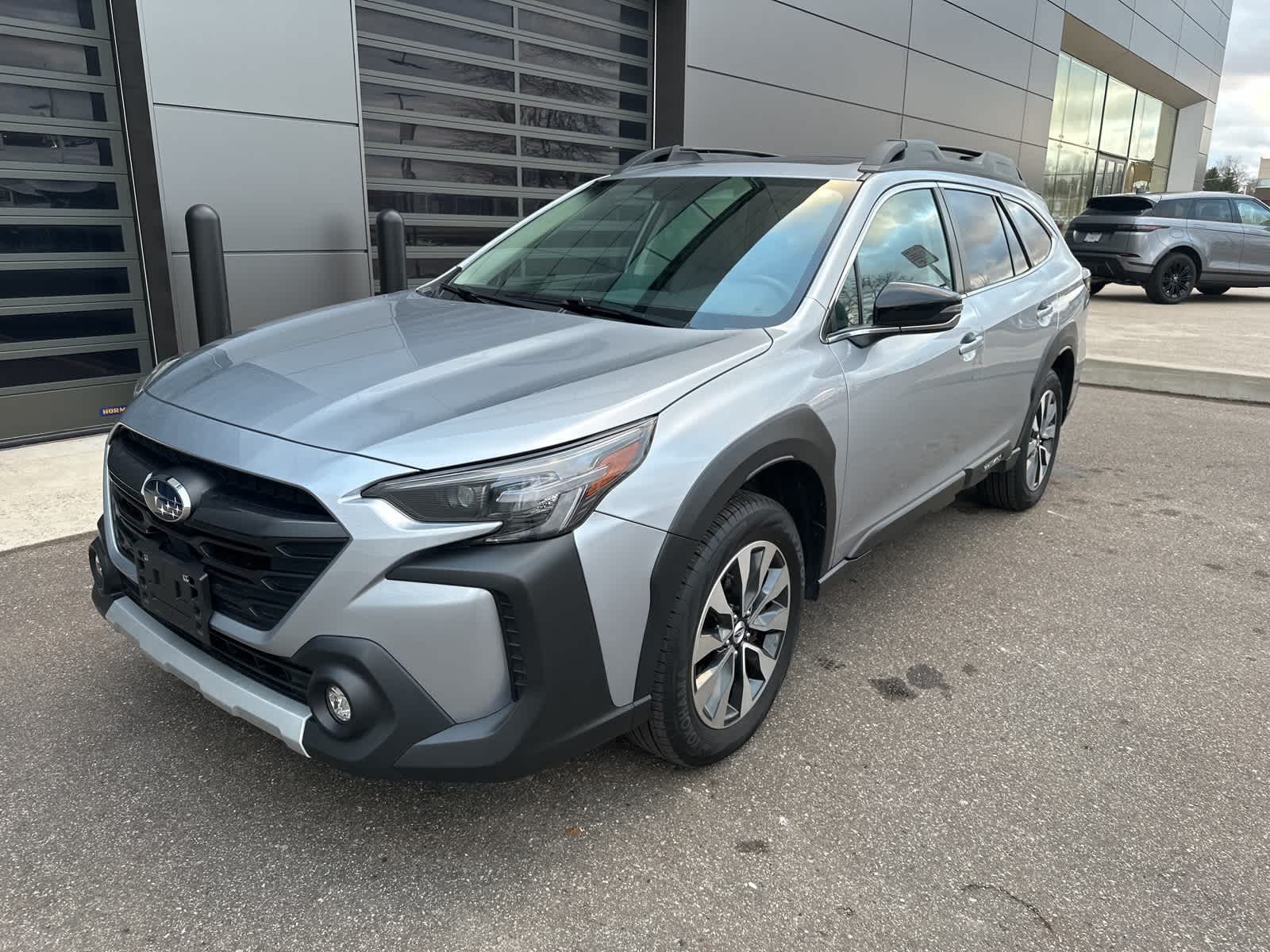 2023 Subaru Outback Limited's photo