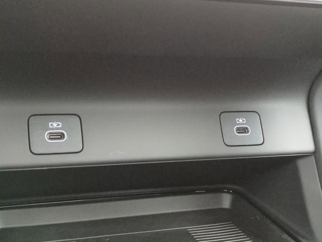 Thumbnail: 2025 Land Rover Discovery Sport - 33