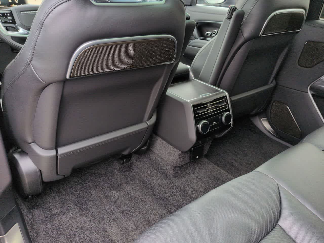 Thumbnail: 2026 Land Rover Range Rover - 18