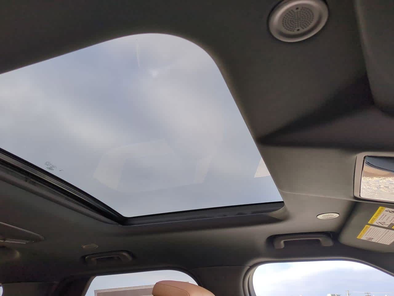 Thumbnail: 2026 Land Rover Discovery - 22