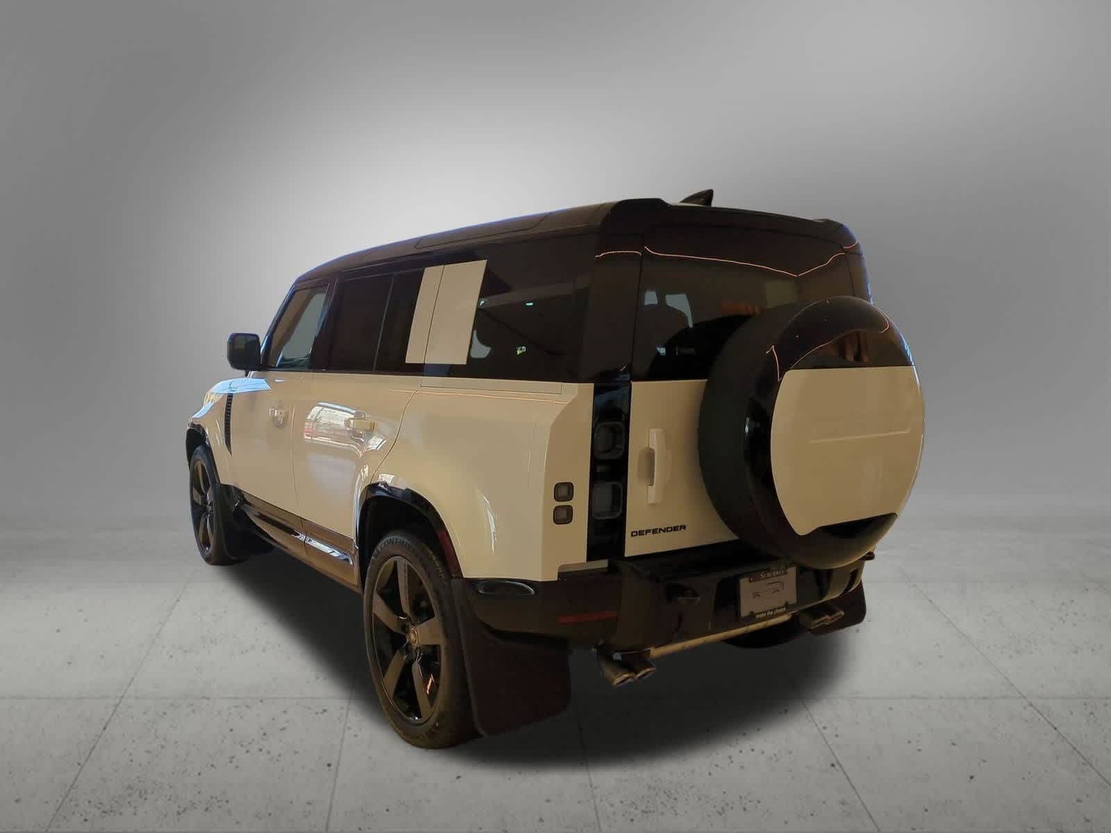 2025 Land Rover Defender 110 photo 4