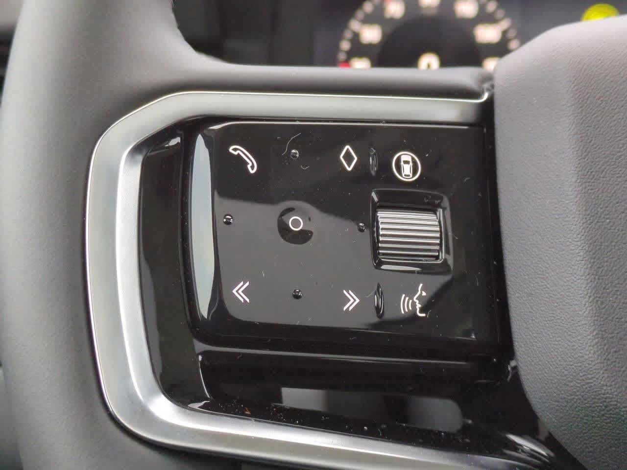 Thumbnail: 2025 Land Rover Discovery Sport - 25