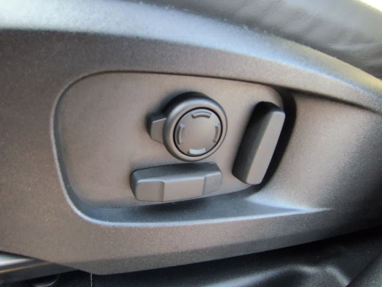 Thumbnail: 2026 Land Rover Defender - 17