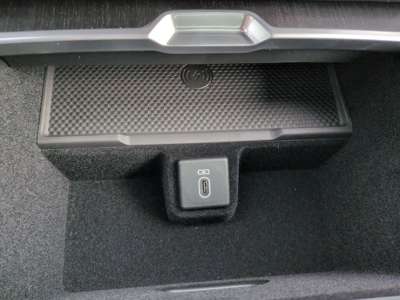 Thumbnail: 2026 Land Rover Range Rover - 32