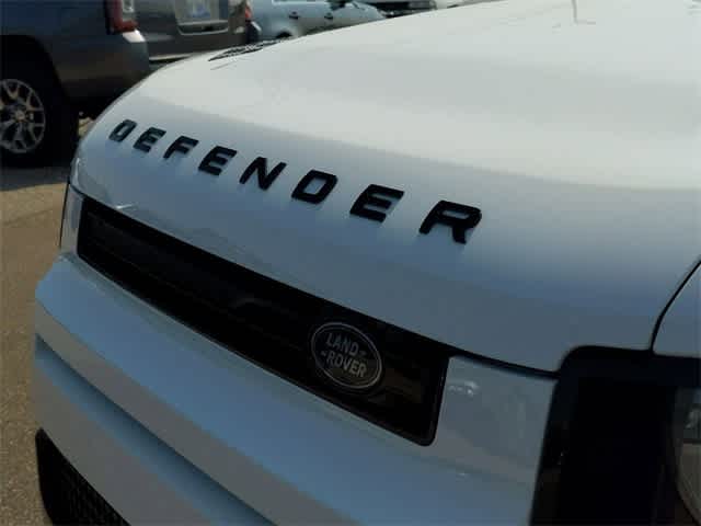 2025 Land Rover Defender 110 11