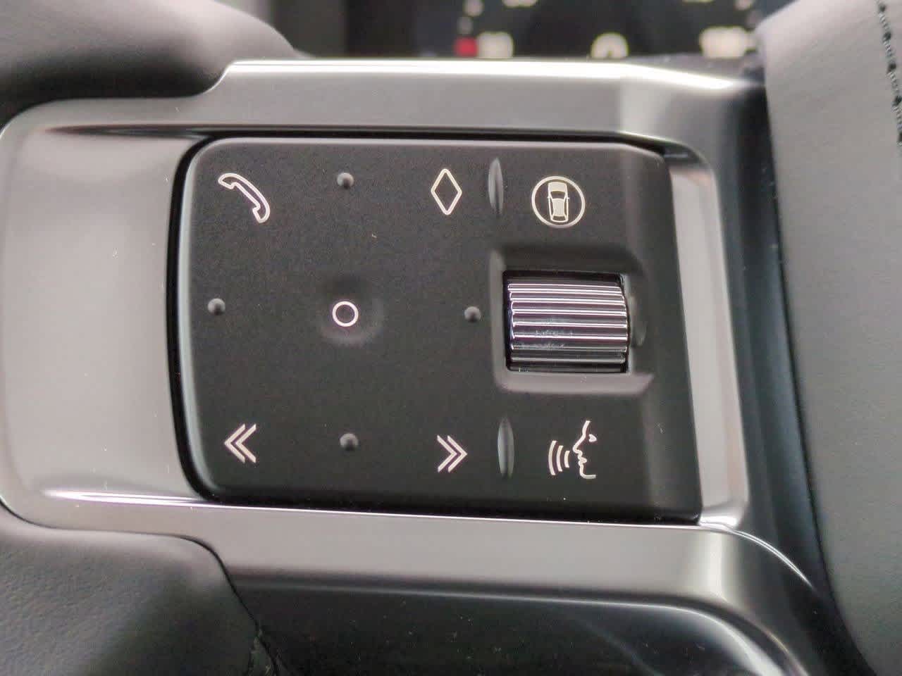 Thumbnail: 2026 Land Rover Discovery - 25