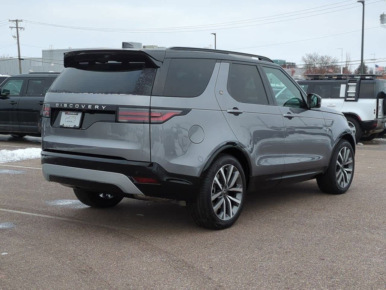 Thumbnail: 2026 Land Rover Discovery - 6