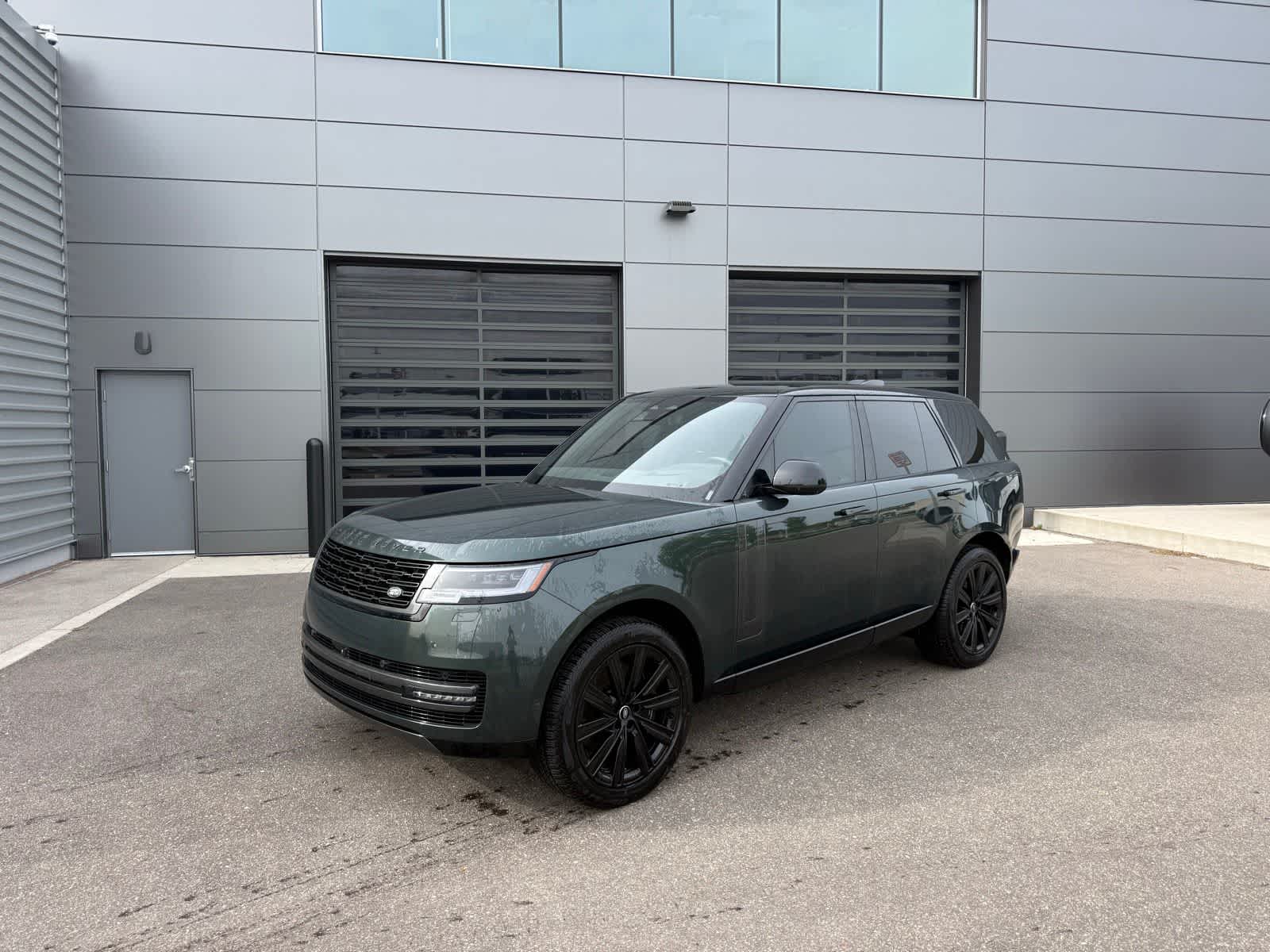 2025 Land Rover Range Rover 3.0 PHEV SE SWB's photo