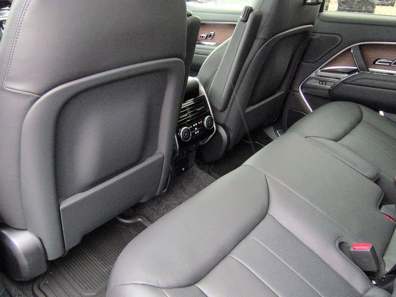 Thumbnail: 2026 Land Rover Range Rover - 18