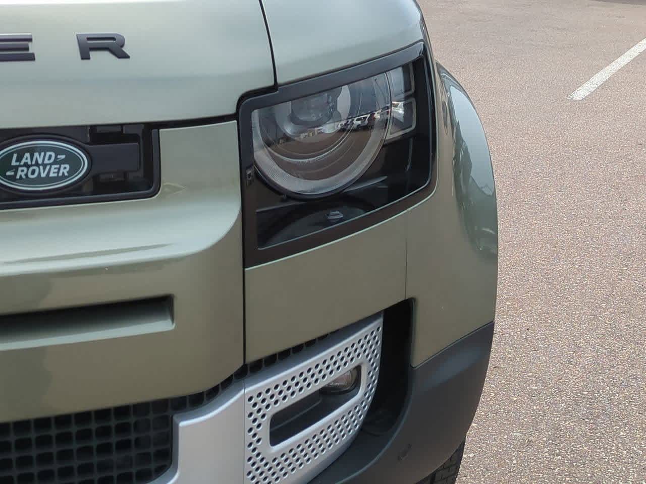 2025 Land Rover Defender 110 10