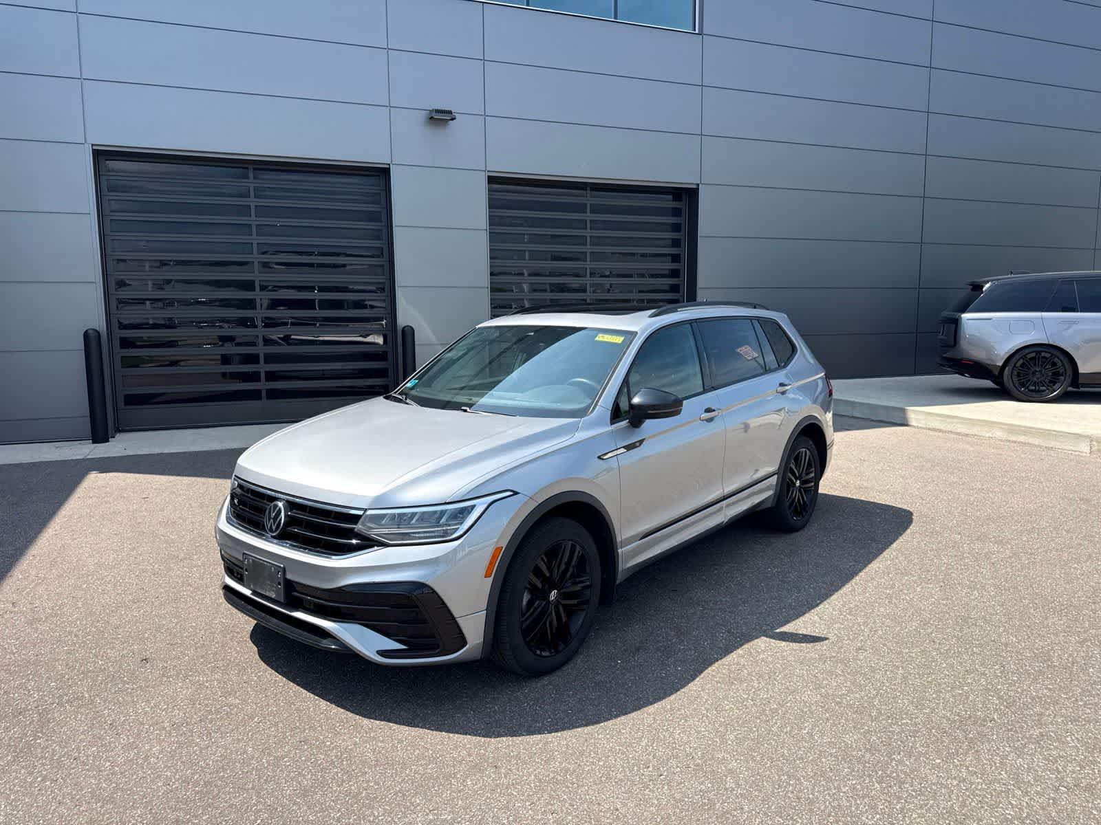 Thumbnail: 2022 Volkswagen Tiguan - 1