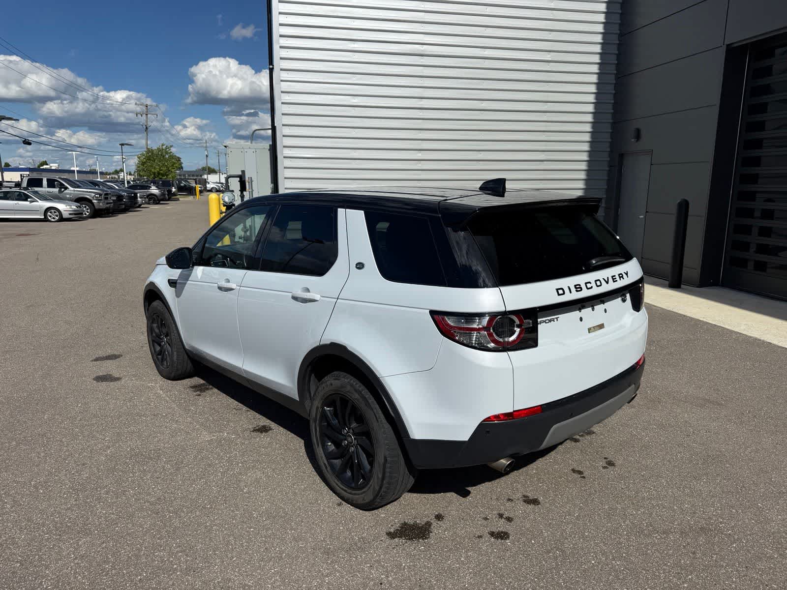 Thumbnail: 2019 Land Rover Discovery Sport - 3
