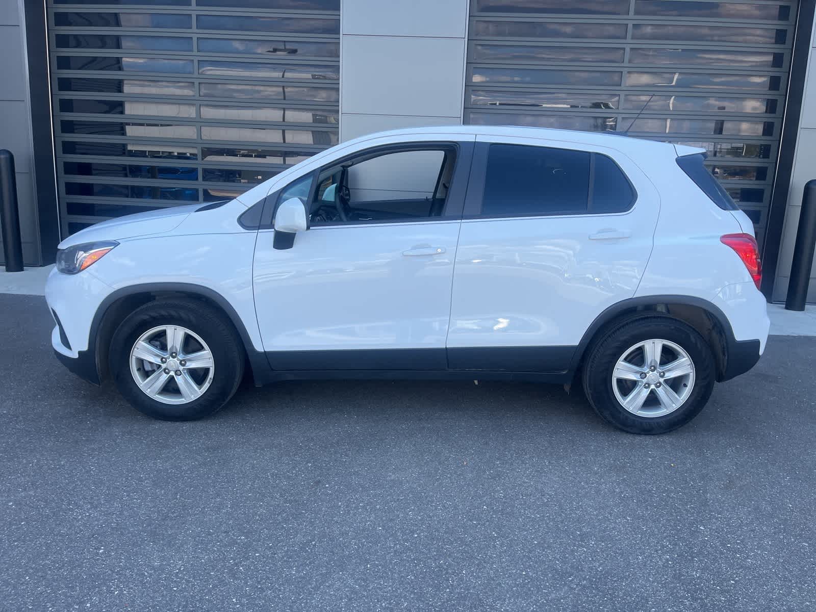 2020 Chevrolet Trax LS photo 2