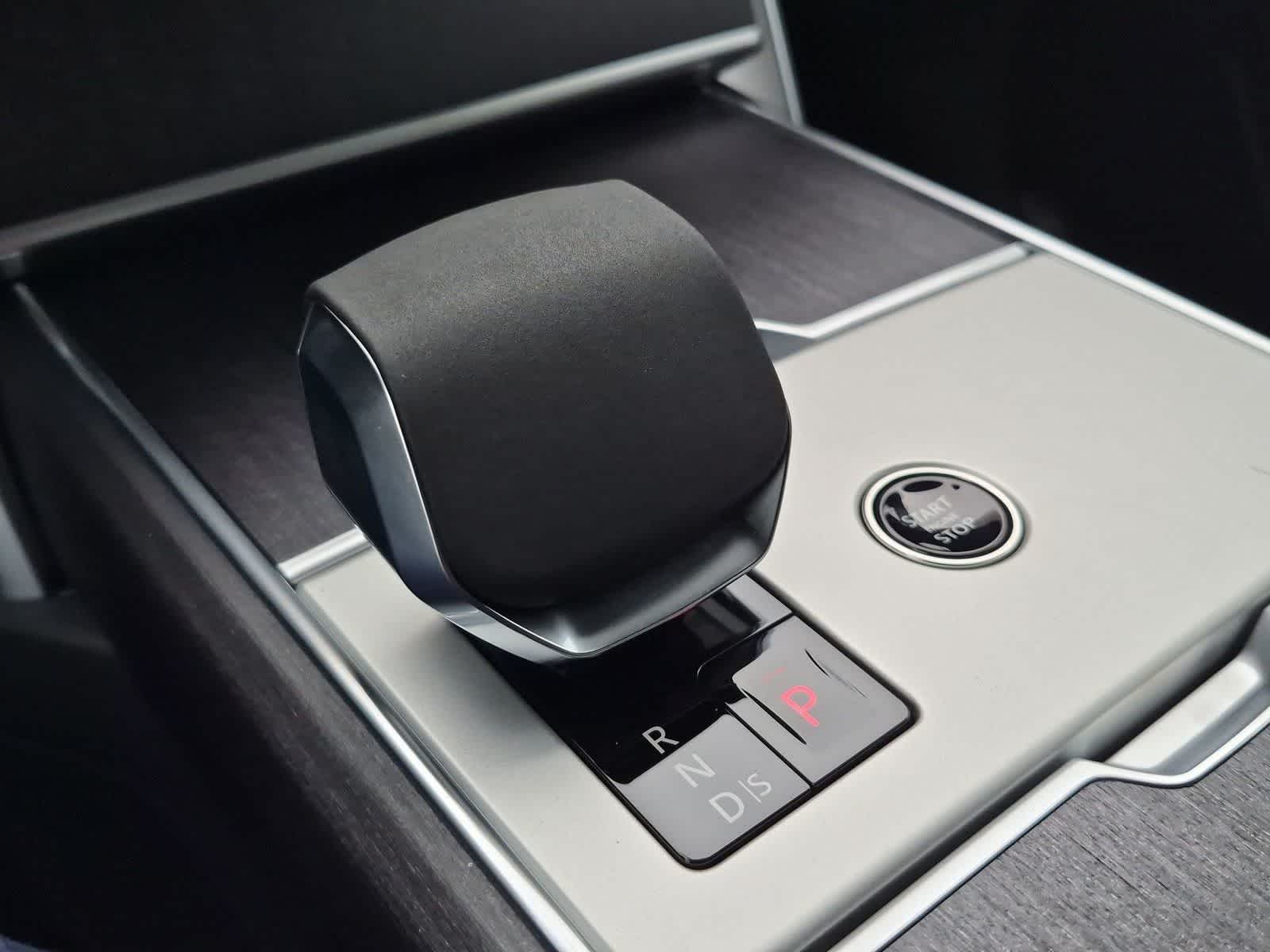 Thumbnail: 2026 Land Rover Range Rover - 33