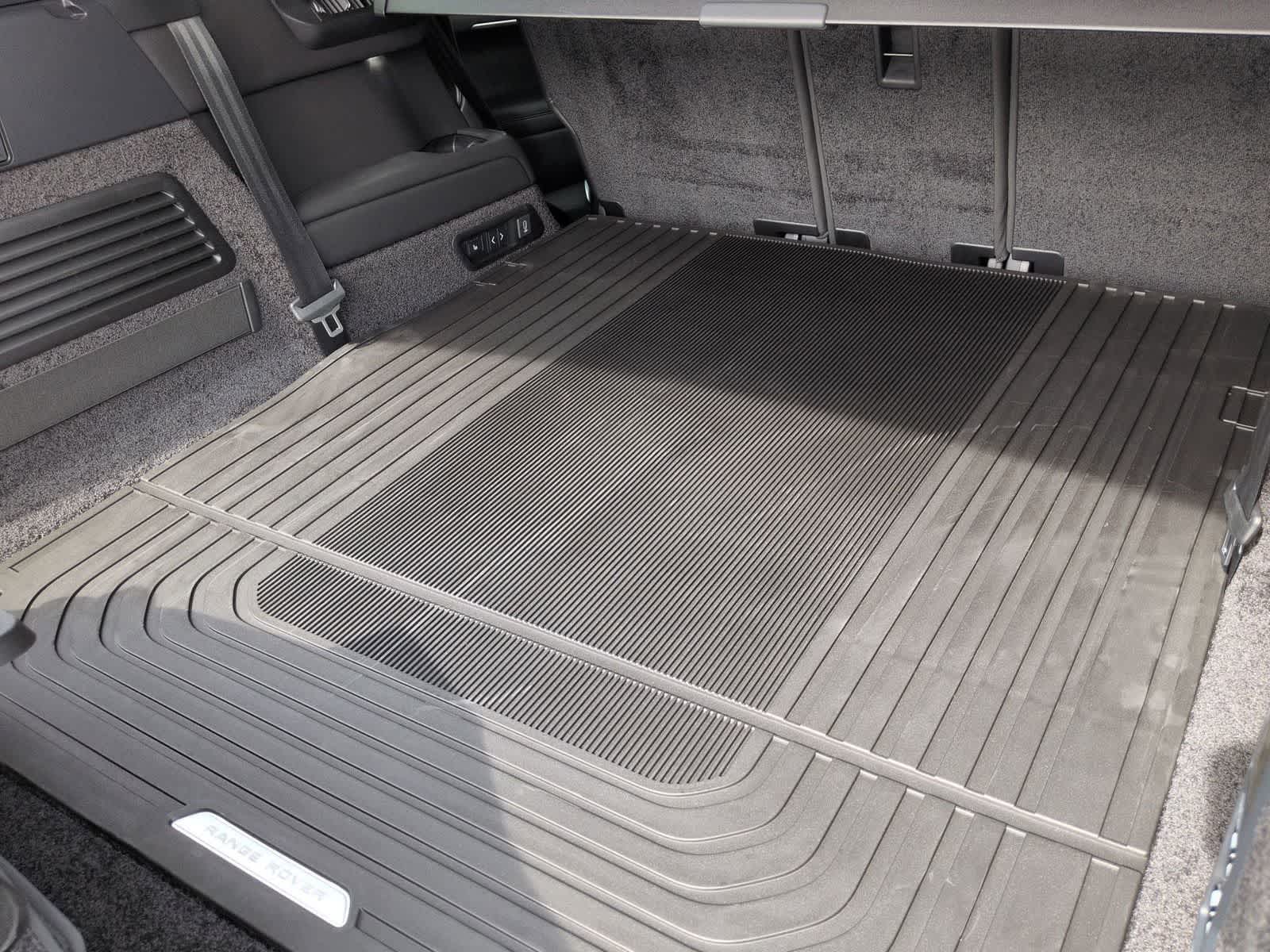 Thumbnail: 2026 Land Rover Range Rover - 36