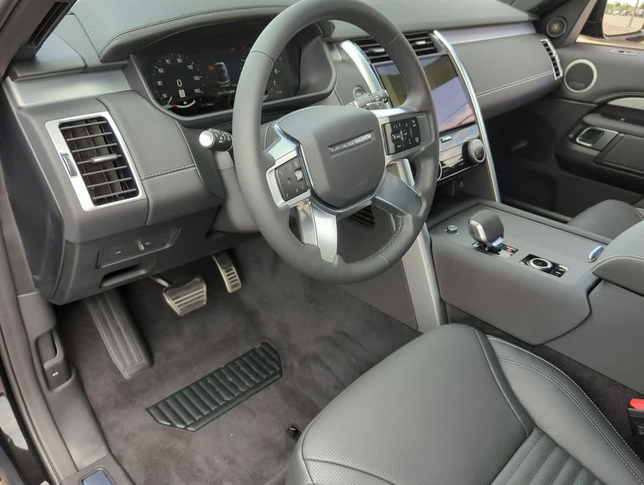 2025 Land Rover Discovery SE photo 2