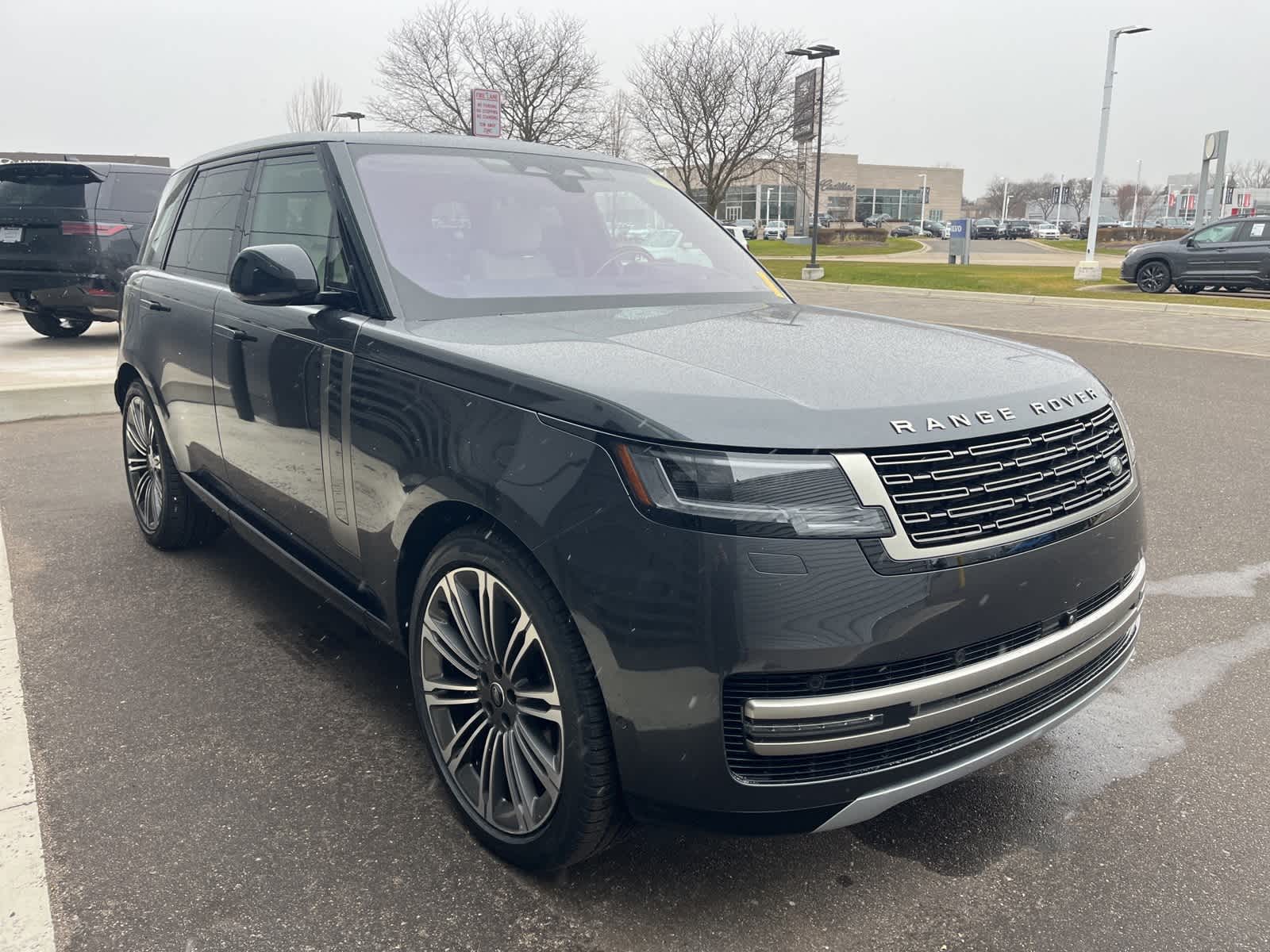 2023 Land Rover Range Rover SE photo 4
