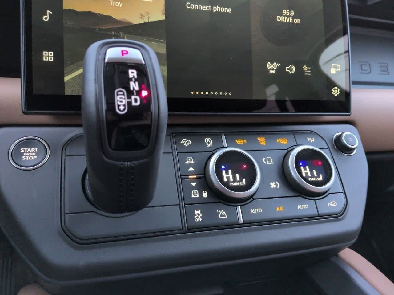 Thumbnail: 2025 Land Rover Defender - 30