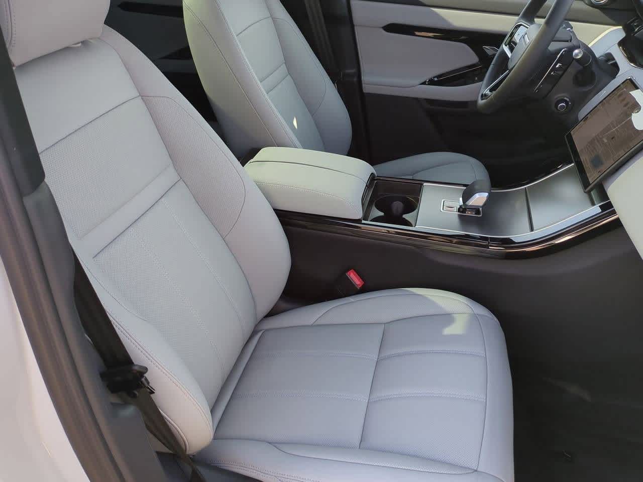 Thumbnail: 2025 Land Rover Range Rover Evoque - 21