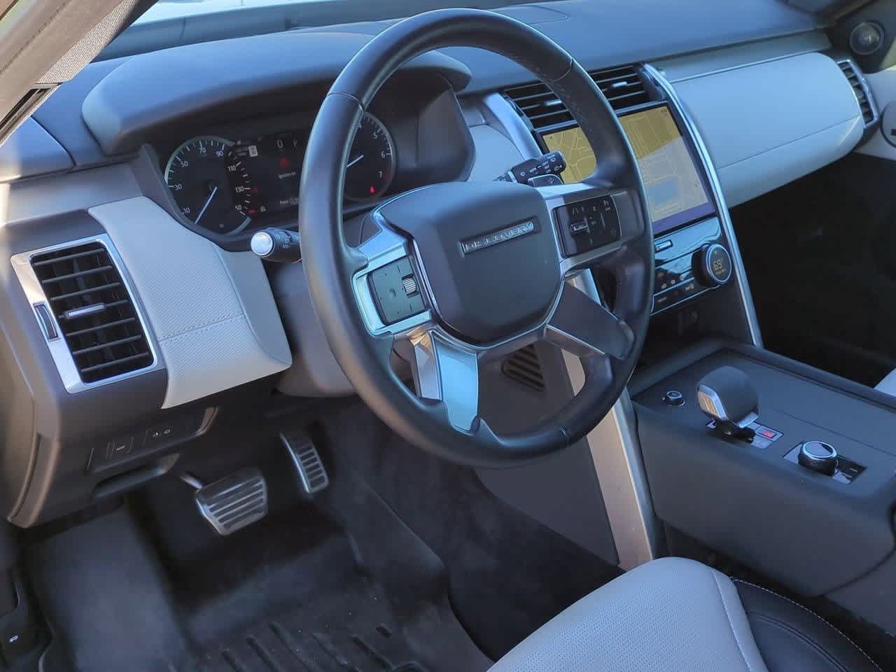 2023 Land Rover Discovery P300 S S R-Dynamic photo 2