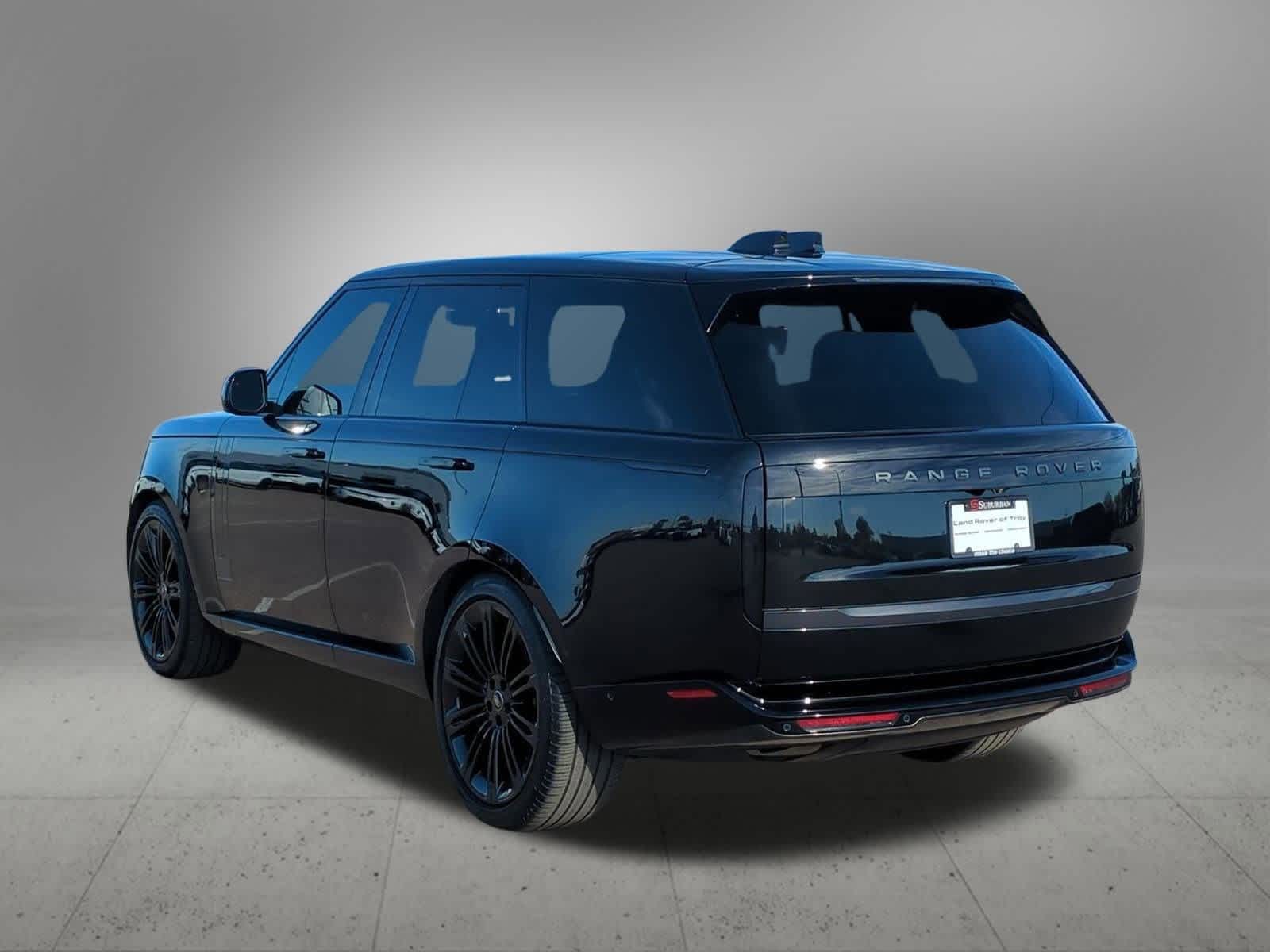 2024 Land Rover Range Rover SE photo 3