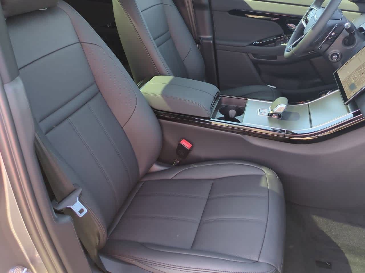 Thumbnail: 2026 Land Rover Range Rover Evoque - 21