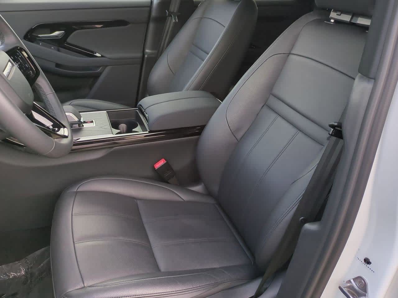 Thumbnail: 2025 Land Rover Range Rover Evoque - 16