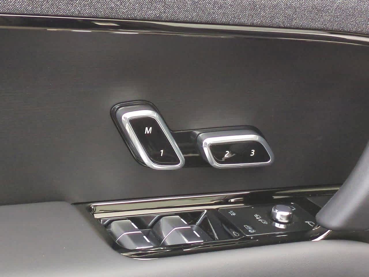 Thumbnail: 2025 Land Rover Range Rover Sport - 14