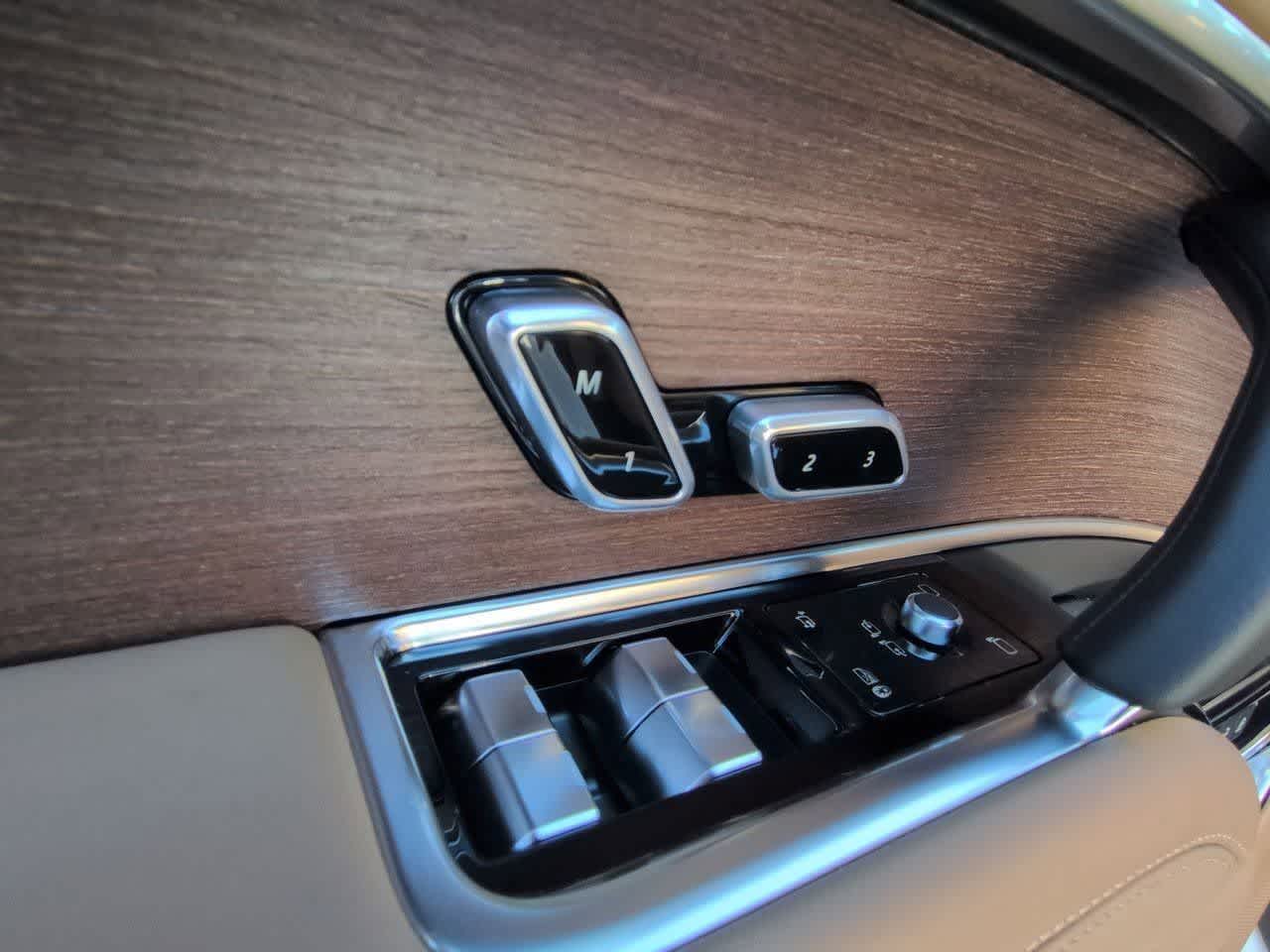 Thumbnail: 2026 Land Rover Range Rover - 17