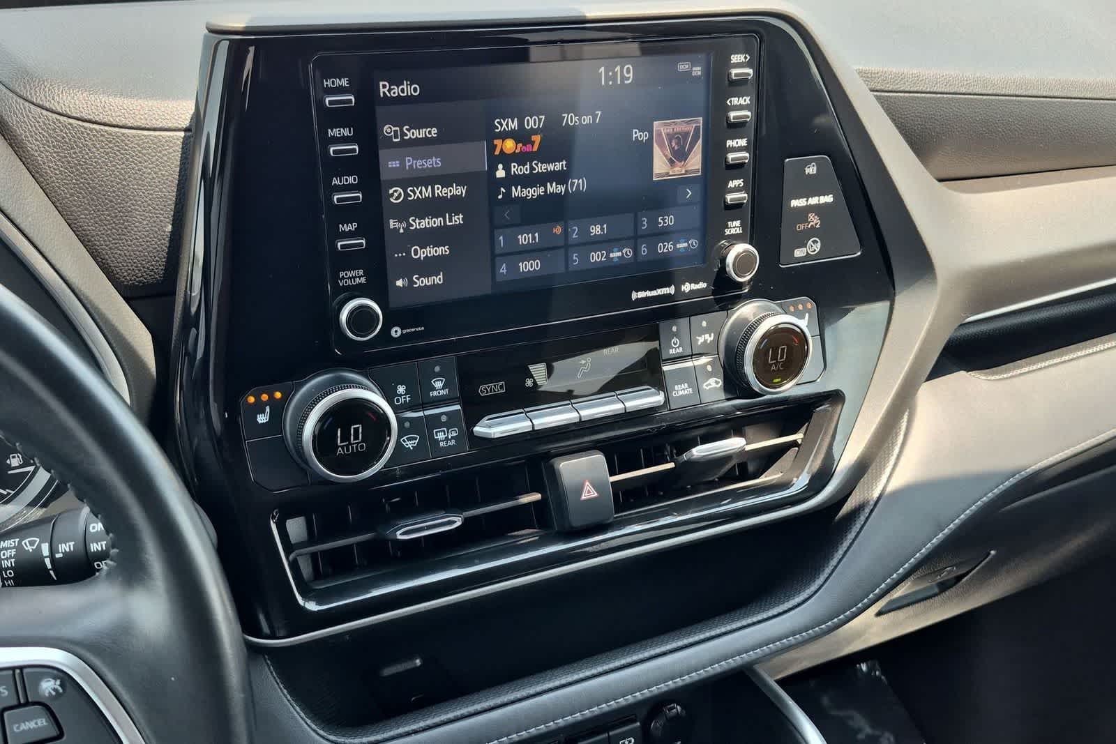 2021 Toyota Highlander XLE - Photo 28