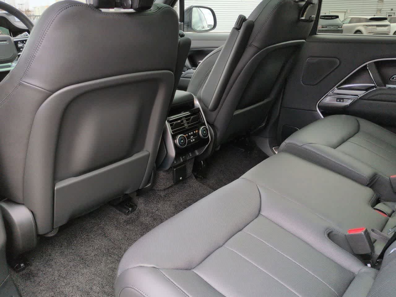 Thumbnail: 2026 Land Rover Range Rover - 18