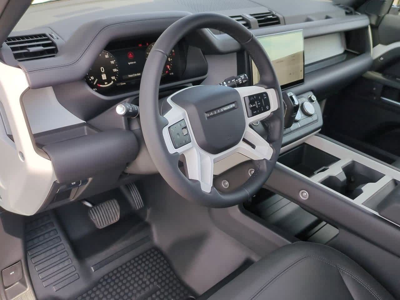 2025 Land Rover Defender X-Dynamic SE photo 2