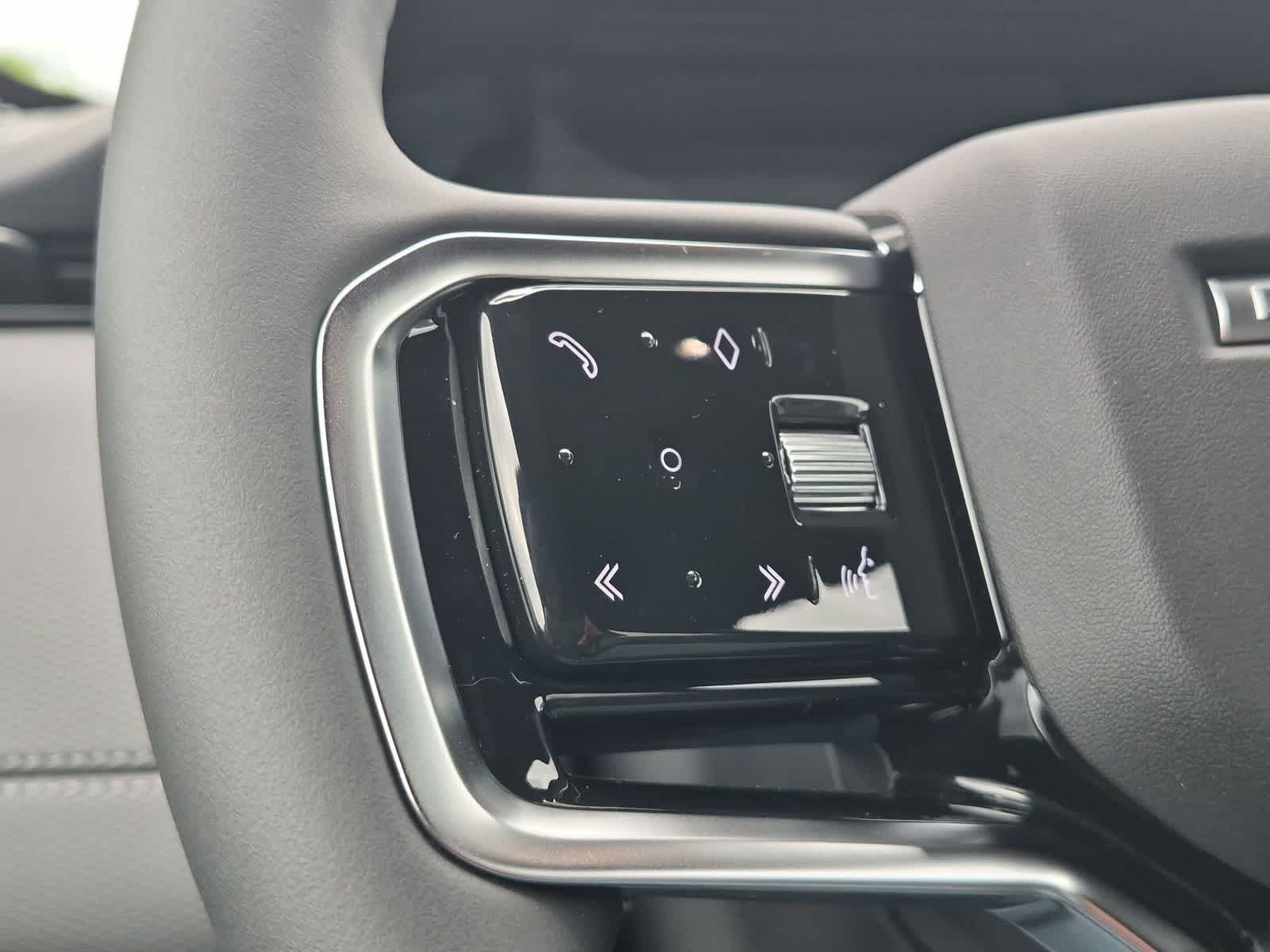 Thumbnail: 2026 Land Rover Discovery Sport - 24