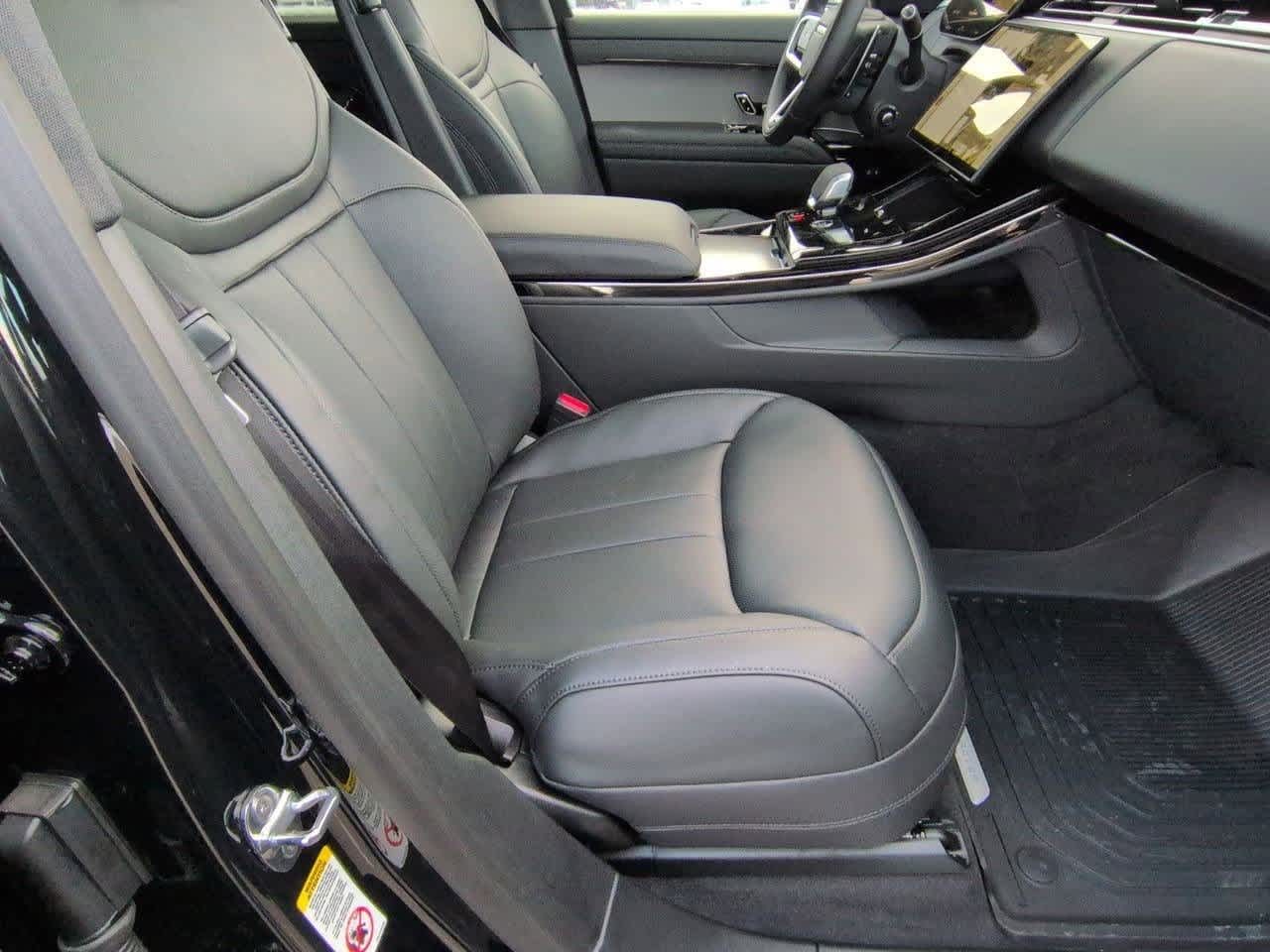 Thumbnail: 2025 Land Rover Range Rover Sport - 23