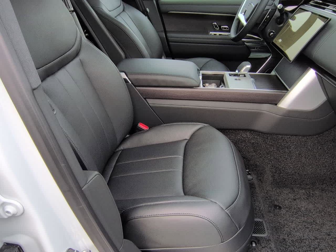 Thumbnail: 2026 Land Rover Range Rover - 23