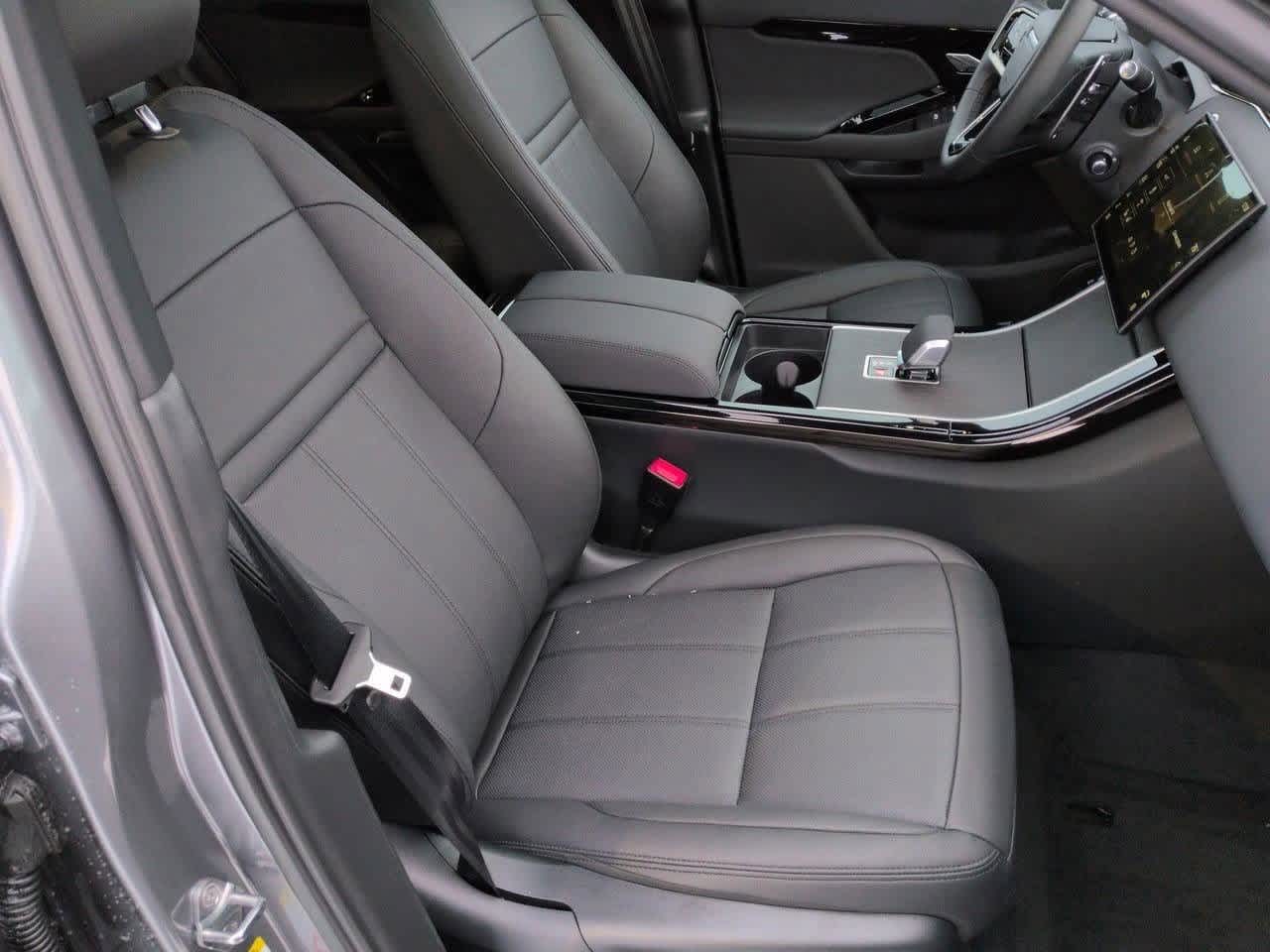 Thumbnail: 2026 Land Rover Range Rover Evoque - 23