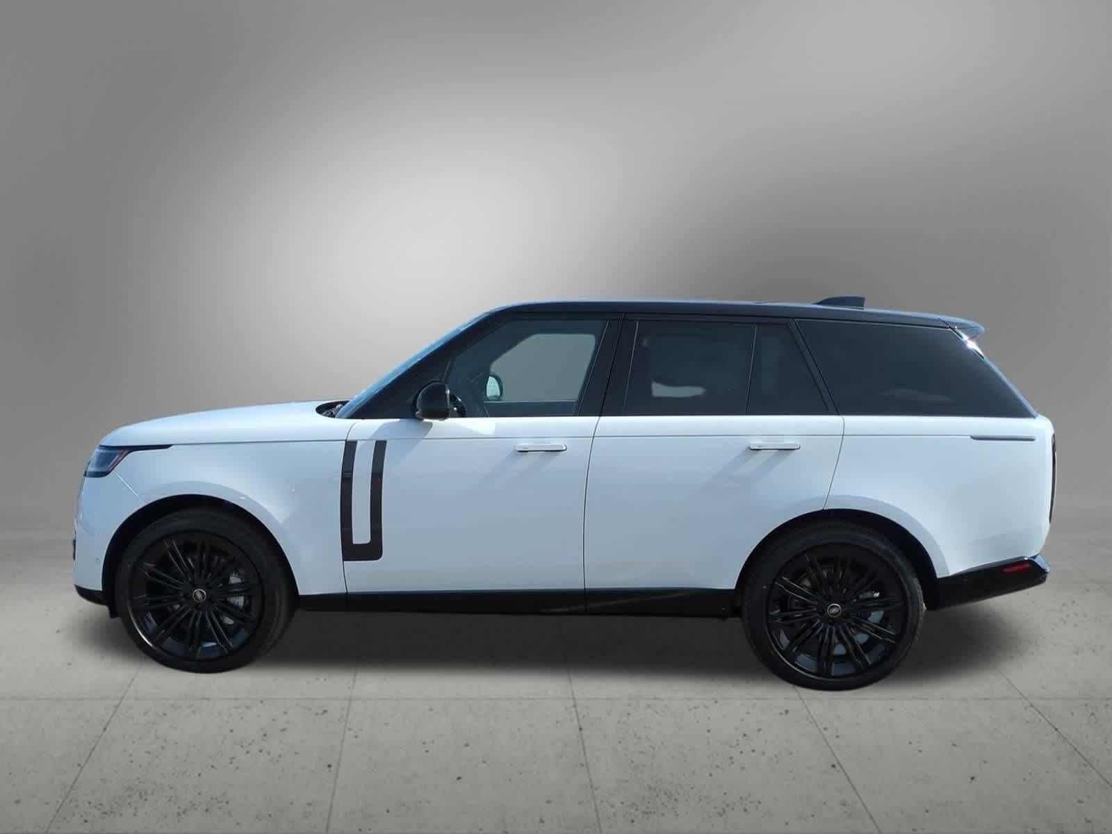 2025 Land Rover Range Rover SE photo 3