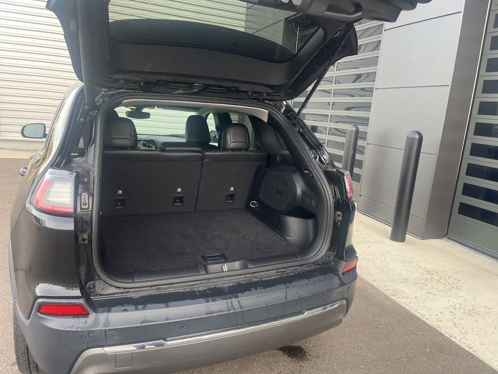 Used 2019 Jeep Cherokee Limited FWD SUV