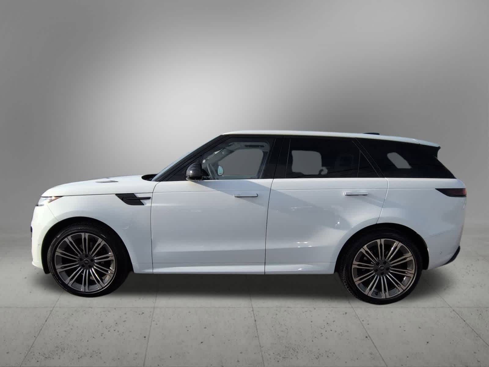 2024 Land Rover Range Rover Sport SE photo 3