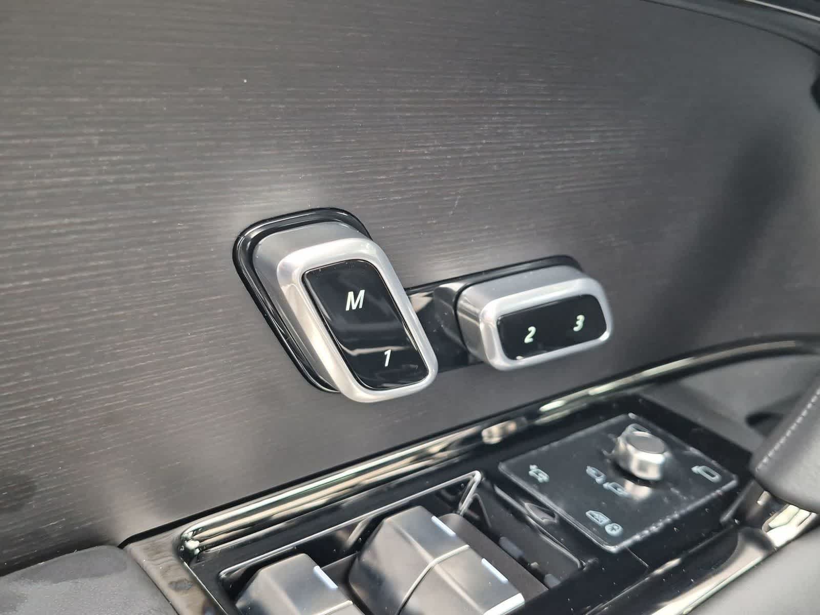 Thumbnail: 2026 Land Rover Range Rover Sport - 17