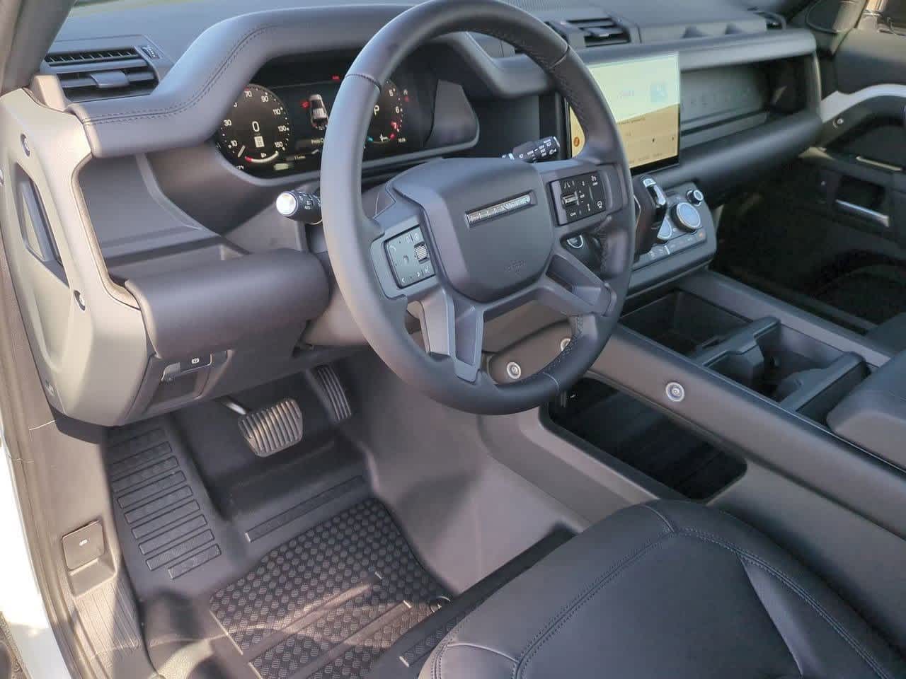 2025 Land Rover Defender 110 S photo 2