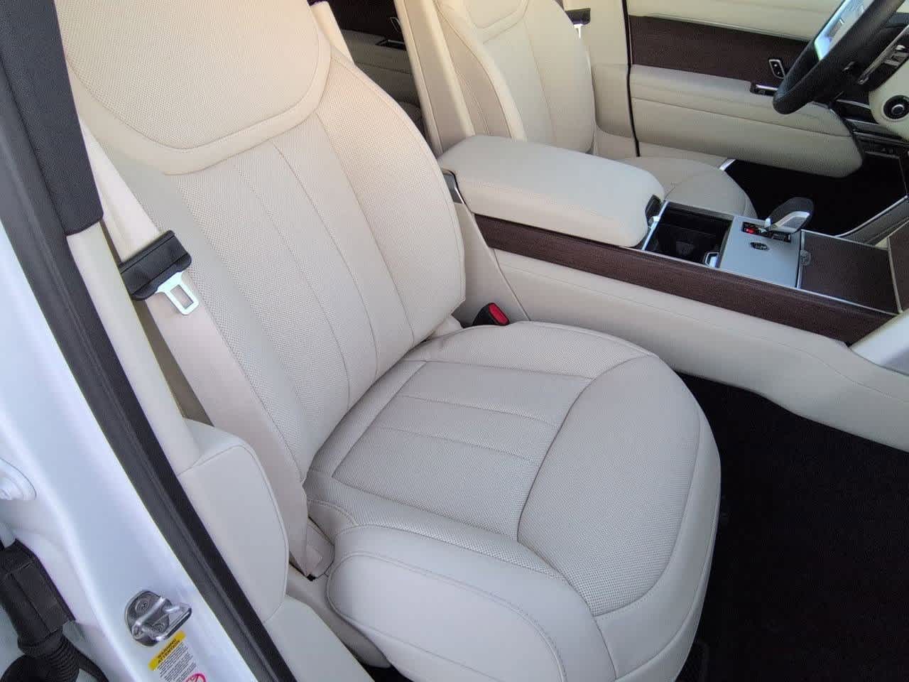 Thumbnail: 2026 Land Rover Range Rover - 22