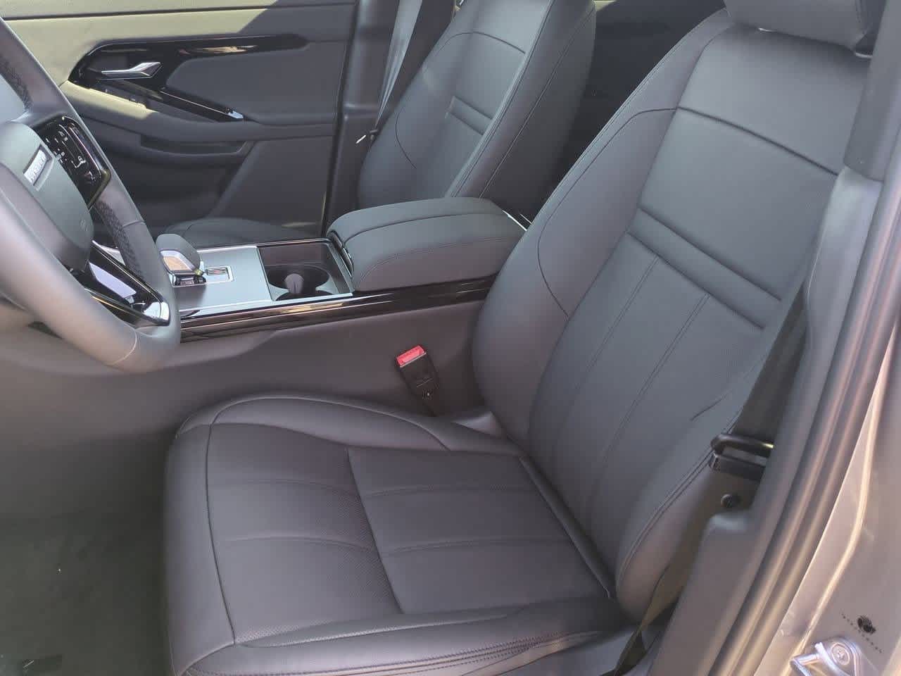 Thumbnail: 2026 Land Rover Range Rover Evoque - 14
