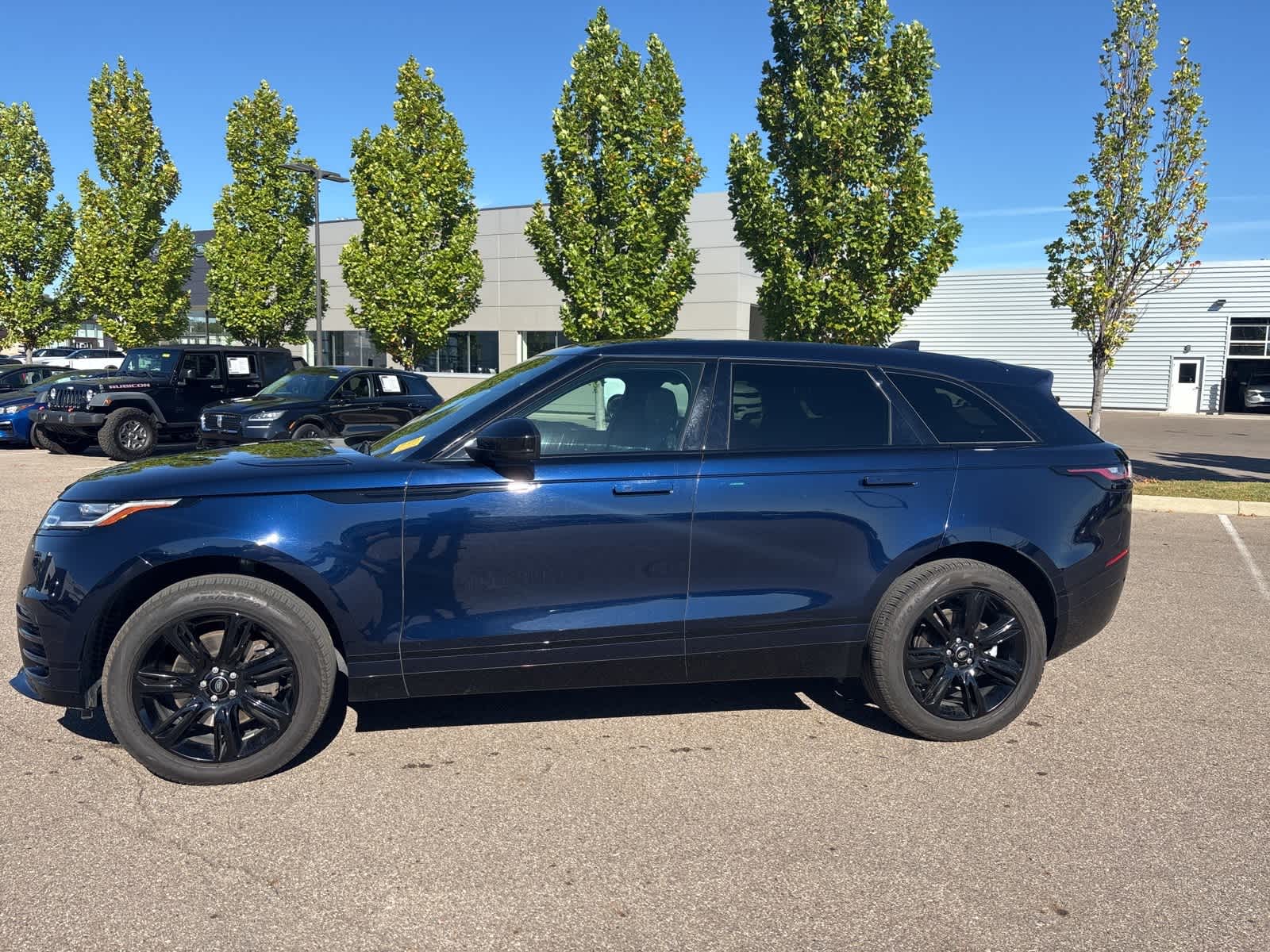 2022 Land Rover Range Rover Velar P250 R-Dynamic S photo 2