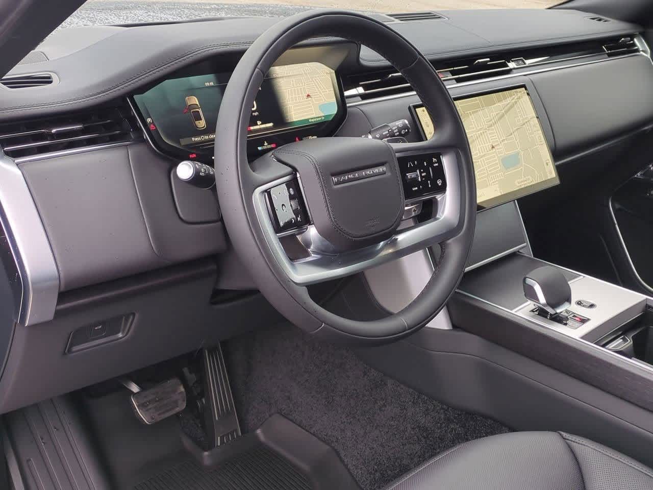 2025 Land Rover Range Rover SE photo 2