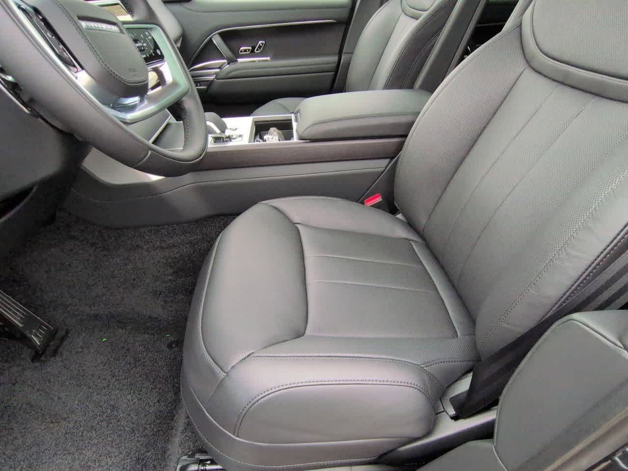 Thumbnail: 2026 Land Rover Range Rover - 16