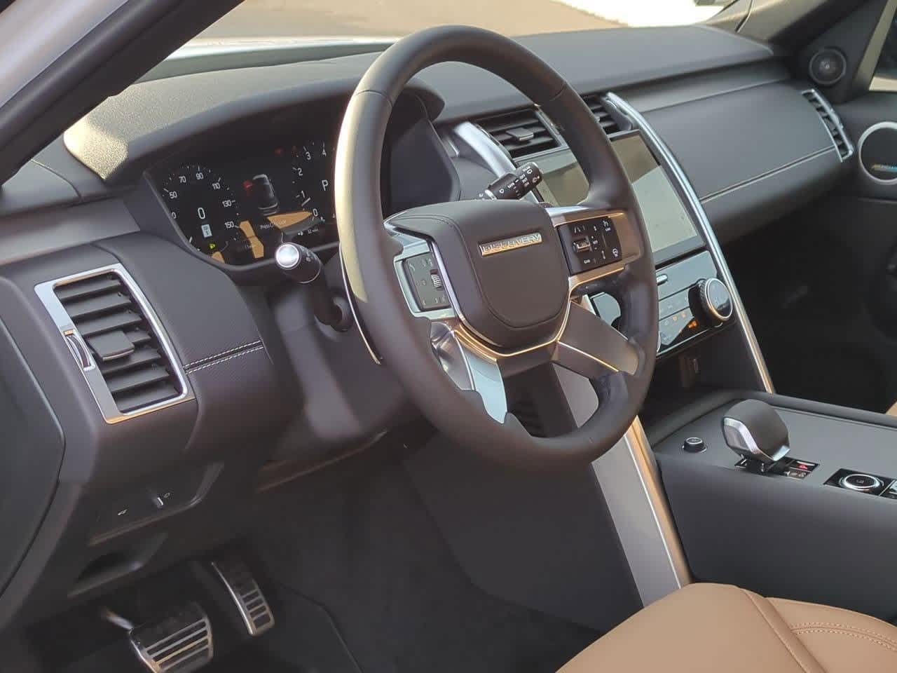 Thumbnail: 2026 Land Rover Discovery - 2