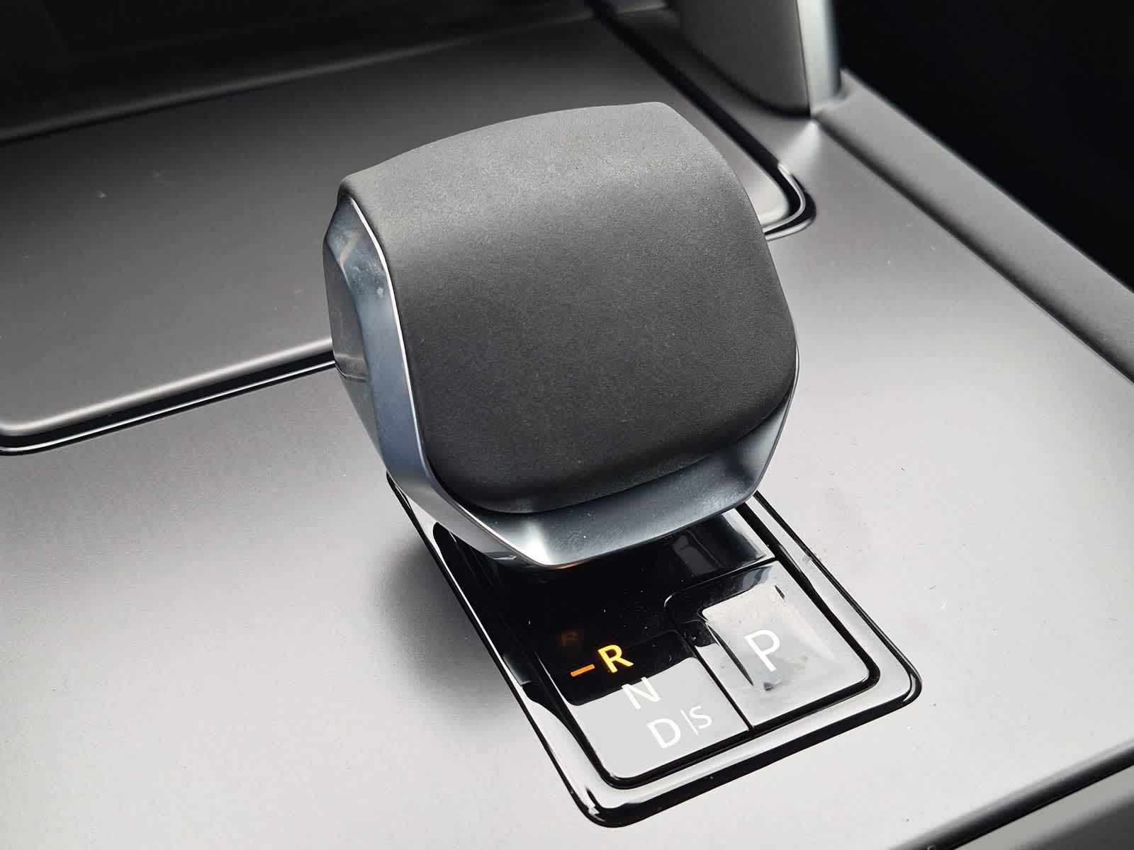 Thumbnail: 2026 Land Rover Discovery Sport - 33